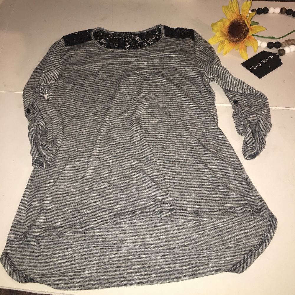 StoryBuk Pullover Top